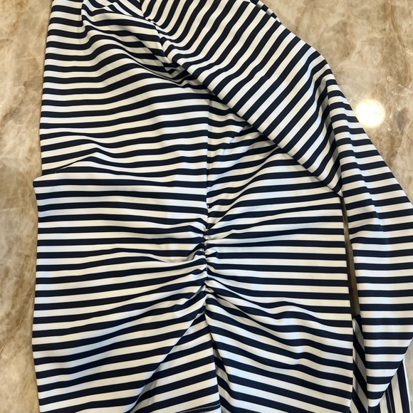 Albion Rash Guard - Picture 2 of 3